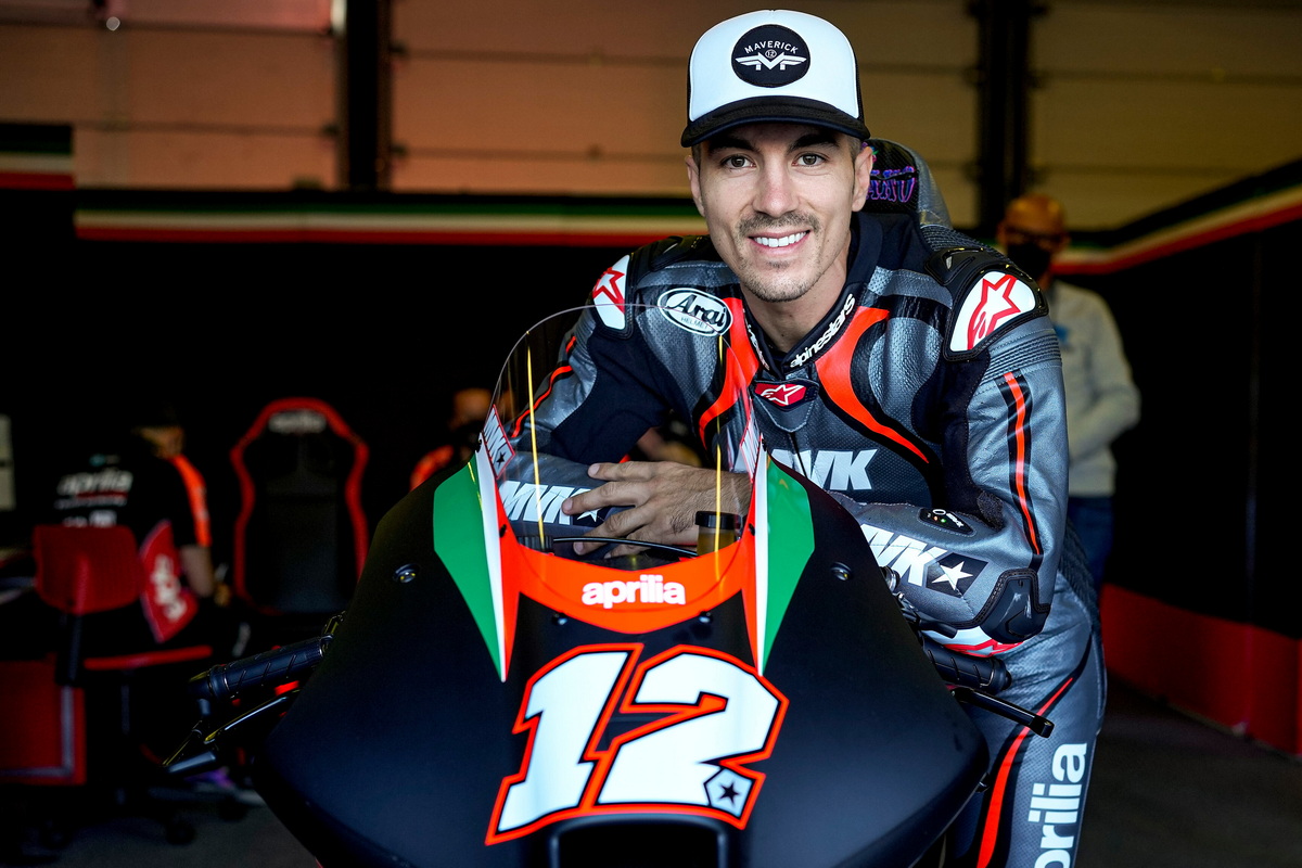 Маверик Виньялес и его Aprilia RS-GP на тестах в Мизано Маверик Виньялес и его Aprilia RS-GP на тестах в Мизано