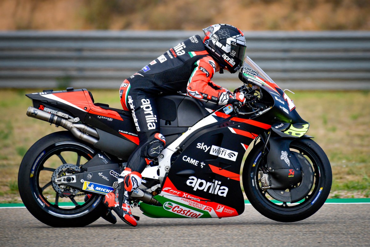 Маверик Виньялес тестирует систему занижения подвески Aprilia RS-GP на тестах в августе Маверик Виньялес тестирует систему занижения подвески Aprilia RS-GP на тестах в августе