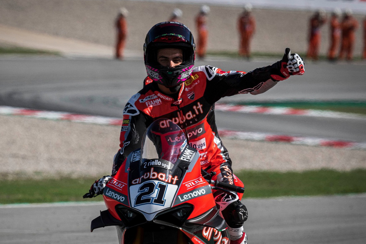 Микель Ринальди выиграл воскресную гонку BarcelonaWorldSBK Микель Ринальди выиграл воскресную гонку BarcelonaWorldSBK