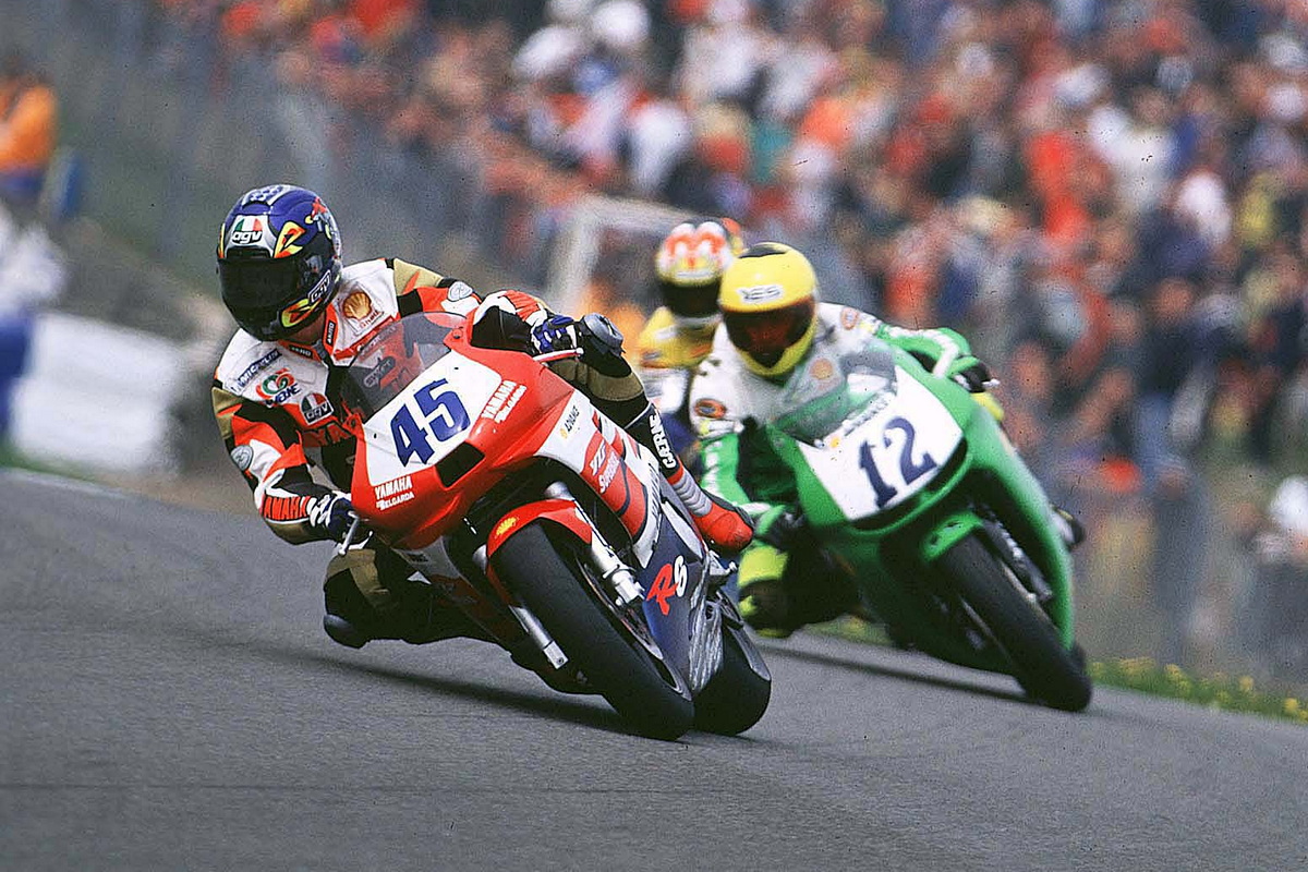 Дебют World Supersport в 1999 году: Джеймс Витхем на борту новенького Yamaha R6 Дебют World Supersport в 1999 году: Джеймс Витхем на борту новенького Yamaha R6