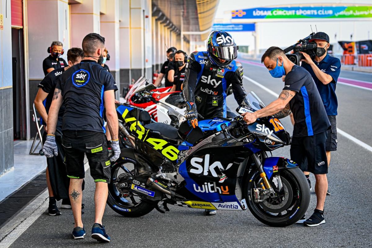 Лука Марини на Ducati Desmosedici GP20 команды Avintia, но в цветах Sky Racing Team VR46 Лука Марини на Ducati Desmosedici GP20 команды Avintia, но в цветах Sky Racing Team VR46