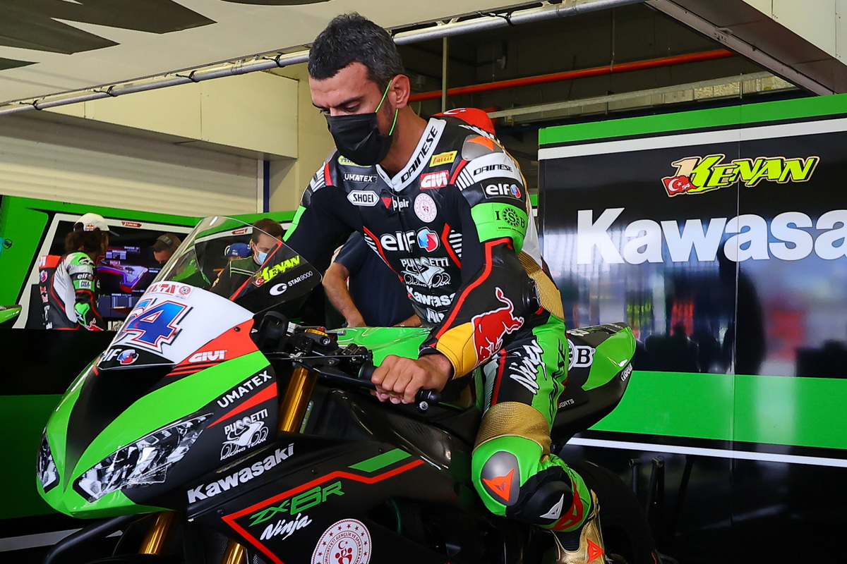 Кенан Софуглу проехал две практики ESPWorldSBK 2021 года и показал 7-й результат дня Кенан Софуглу проехал две практики ESPWorldSBK 2021 года и показал 7-й результат дня