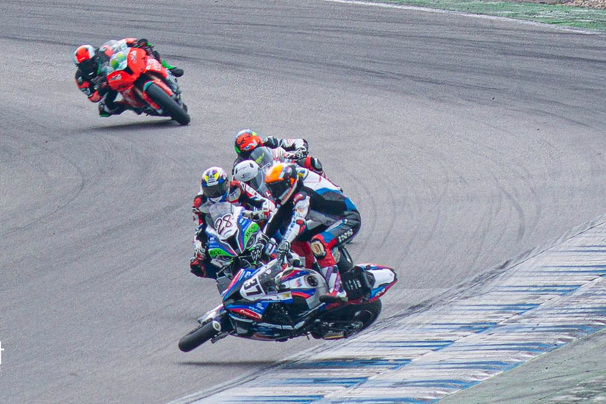 Опасный хайсайд Михальчика на рестарте 1-й гонки IDM Superbike в Хоккенхайме Опасный хайсайд Михальчика на рестарте 1-й гонки IDM Superbike в Хоккенхайме