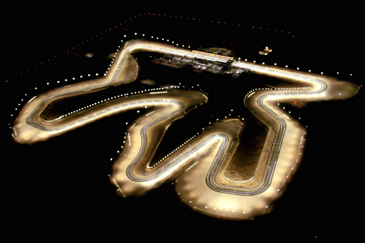 Losail International Circuit ночью: подсветка на 1 млн долларов Losail International Circuit ночью: подсветка на 1 млн долларов