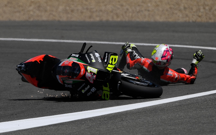 Падение Алеша Эспаргаро в 16-м повороте Circuit of the Americas Падение Алеша Эспаргаро в 16-м повороте Circuit of the Americas