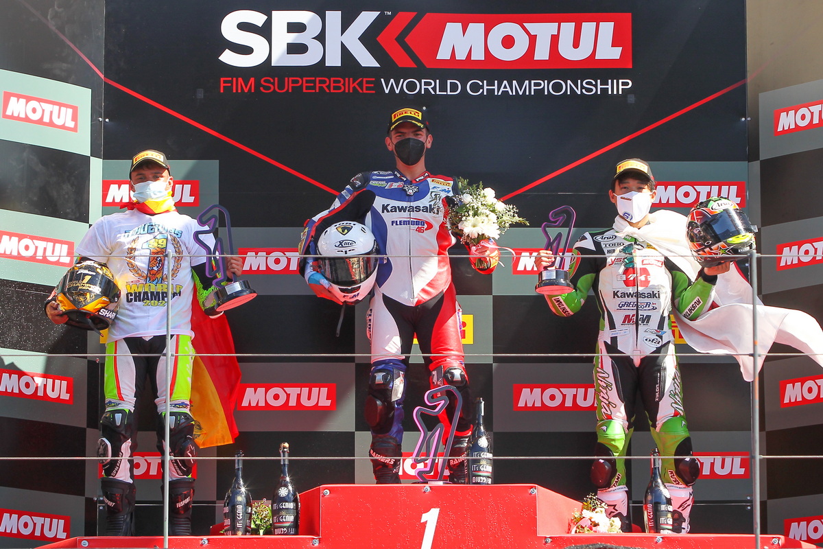 Подиум субботней гонки WorldSSP300 в Портимао Подиум субботней гонки WorldSSP300 в Портимао