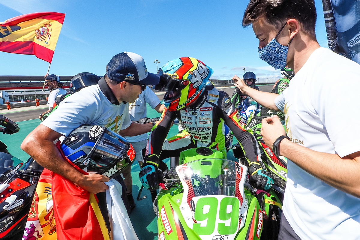 Адриан Уэртас из MTM Kawasaki - чемпион WorldSSP300 2021 года Адриан Уэртас из MTM Kawasaki - чемпион WorldSSP300 2021 года