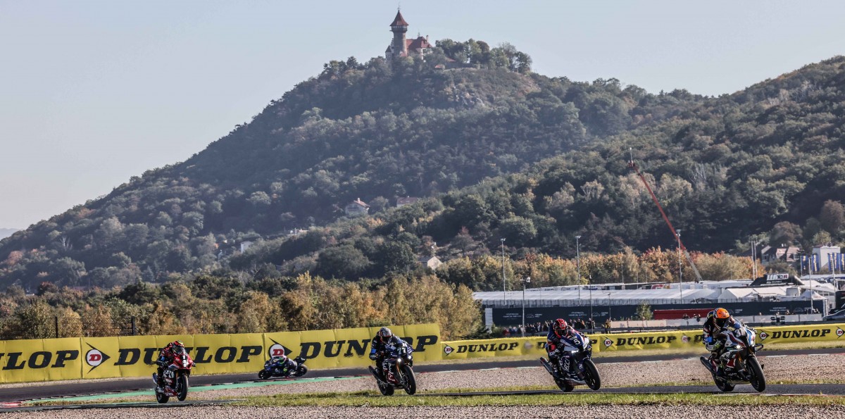 BMW Motorrad возглавляет гонку 6 Hours of Most BMW Motorrad возглавляет гонку 6 Hours of Most