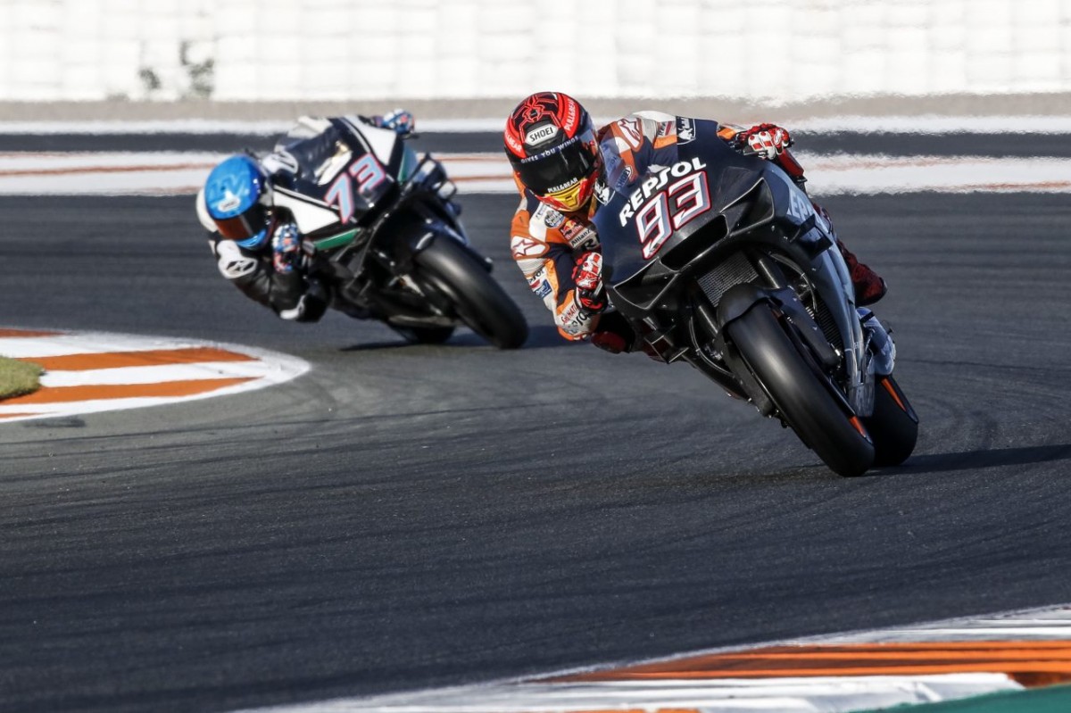 Марк и Алекс Маркес впервые вместе в седле Honda RC213V на тестах 2016 года Марк и Алекс Маркес впервые вместе в седле Honda RC213V на тестах 2016 года