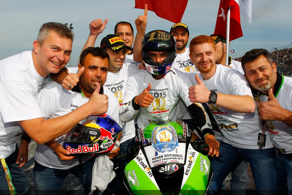 Кенан Софуглу стал 4-кратным чемпионом World Supersport в 2015, а затем 5-кратным в 2016 Кенан Софуглу стал 4-кратным чемпионом World Supersport в 2015, а затем 5-кратным в 2016