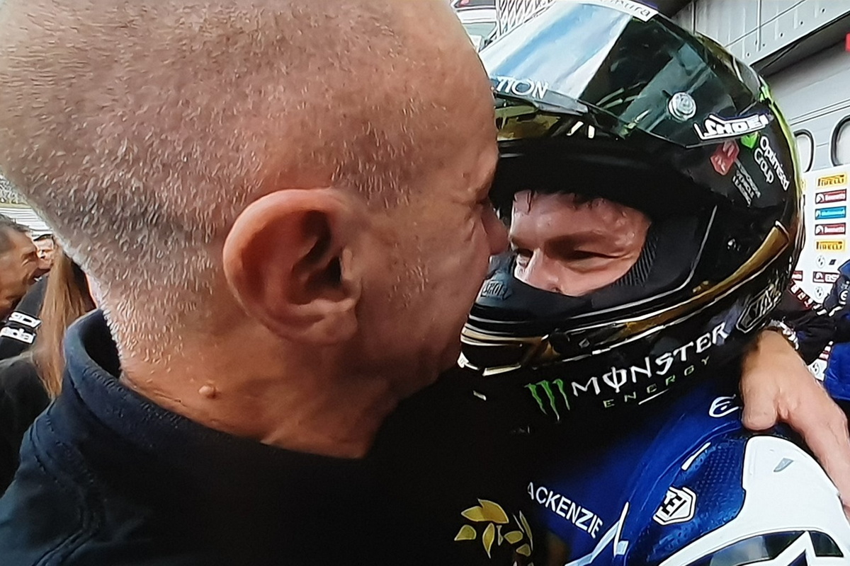Отец и сын - Ниалл Маккензи и Тарран Маккензи в Brands Hatch: мечта детства воплощена! Отец и сын - Ниалл Маккензи и Тарран Маккензи в Brands Hatch: мечта детства воплощена!