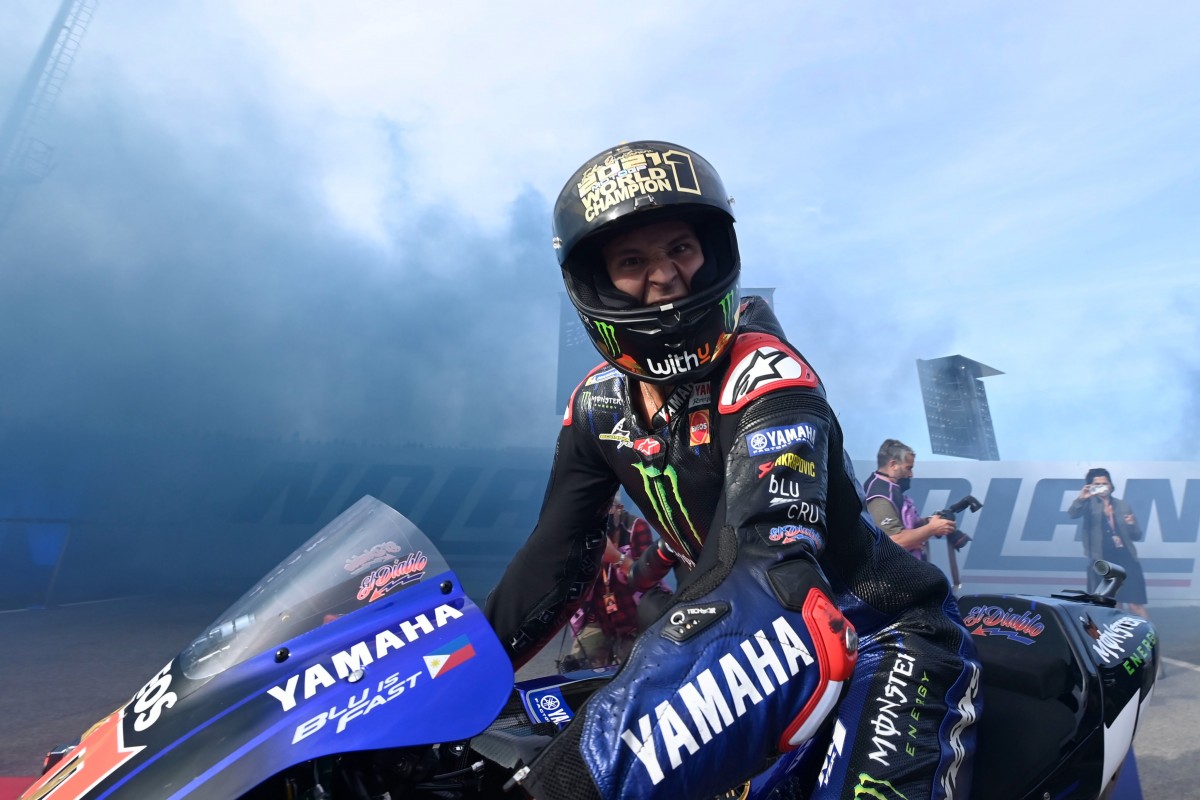 Фабио Куартараро - чемпион MotoGP 2021 года Фабио Куартараро - чемпион MotoGP 2021 года