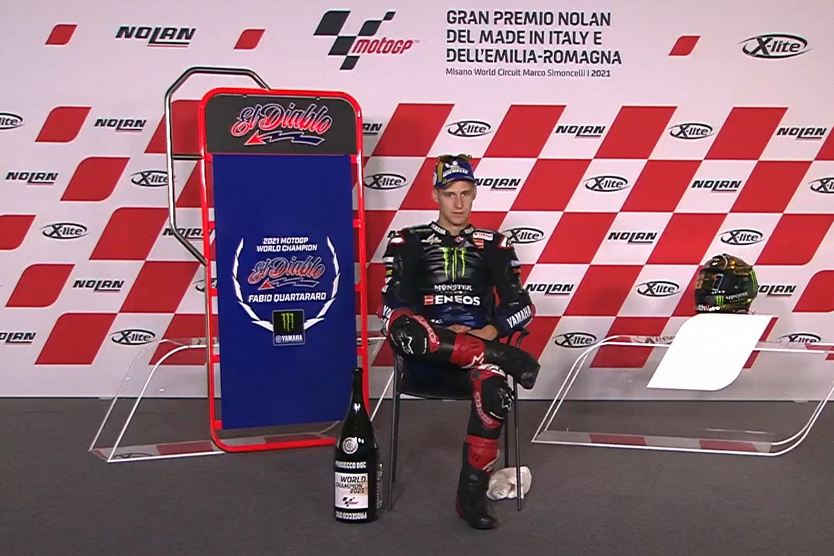 Фабио Куартараро - чемпион MotoGP 2021 года Фабио Куартараро - чемпион MotoGP 2021 года