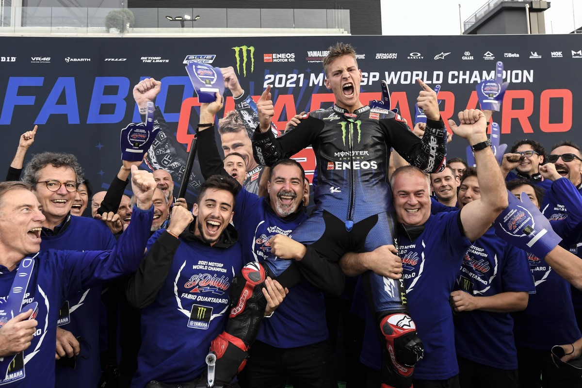 Фабио Куартараро - чемпион MotoGP 2021 года Фабио Куартараро - чемпион MotoGP 2021 года