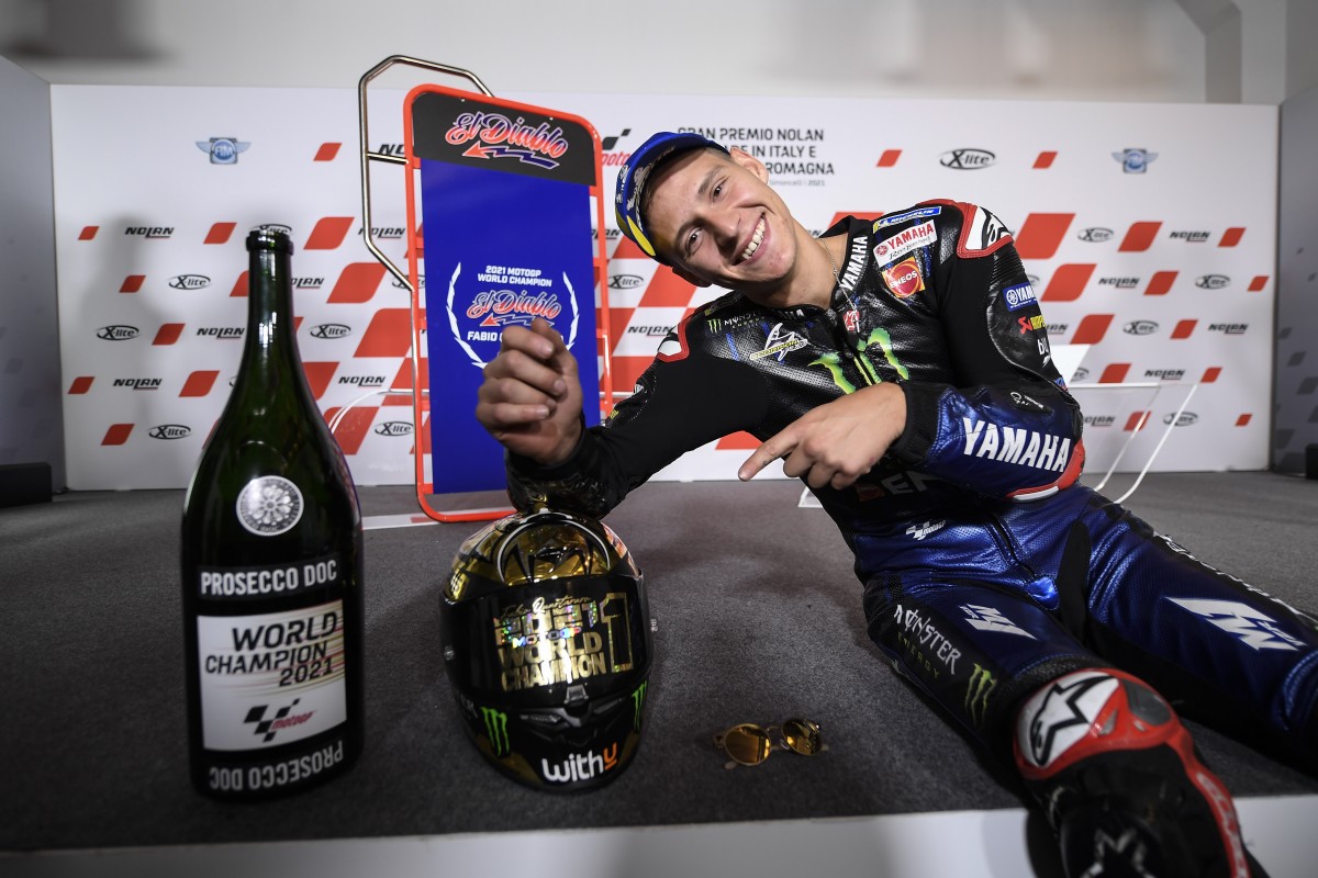 Фабио Куартараро - чемпион MotoGP 2021 года Фабио Куартараро - чемпион MotoGP 2021 года