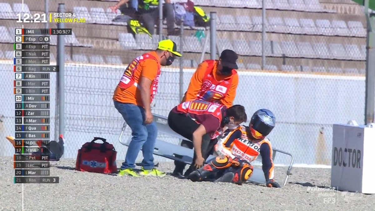 Пол Эспаргаро в медцентре Ricardo Tormo Circuit после хайсайда в 13-м повороте Пол Эспаргаро в медцентре Ricardo Tormo Circuit после хайсайда в 13-м повороте