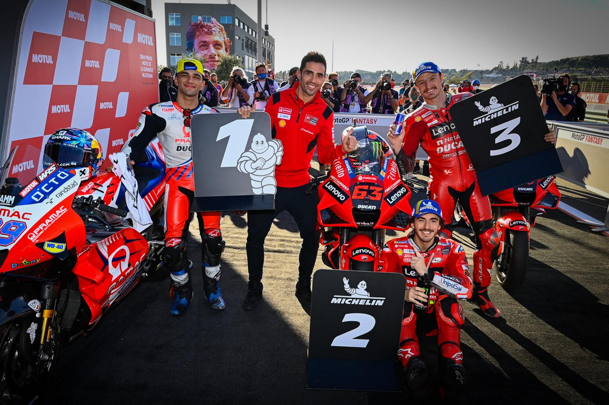 Заводские Ducati и Хорхе Мартин возглавили первую линию стартовой решетки в Валенсии Заводские Ducati и Хорхе Мартин возглавили первую линию стартовой решетки в Валенсии