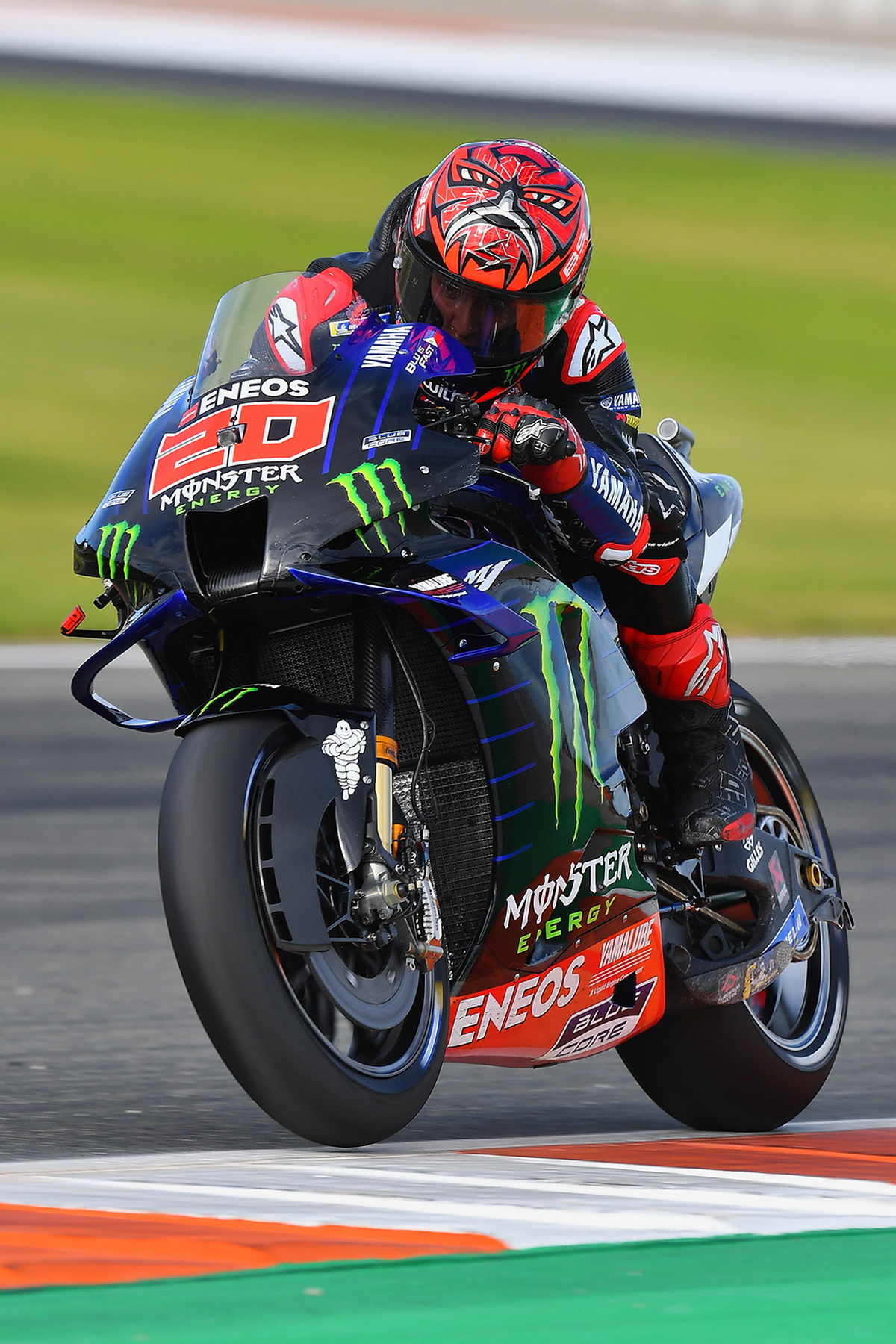 Фабио Куартараро - чемпион MotoGP 2021 года Фабио Куартараро - чемпион MotoGP 2021 года