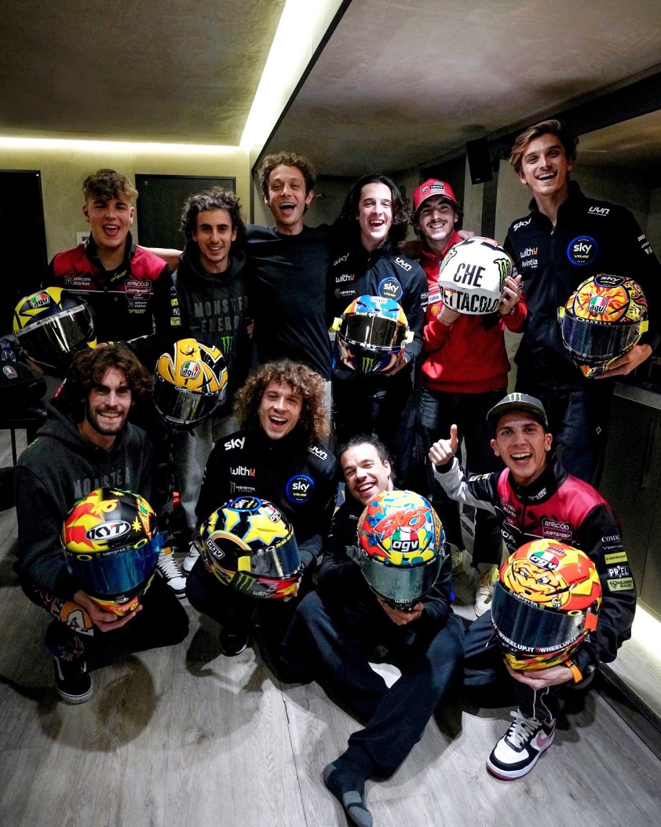 Большая и дружная итальянская семья VR46 Riders Academy Большая и дружная итальянская семья VR46 Riders Academy