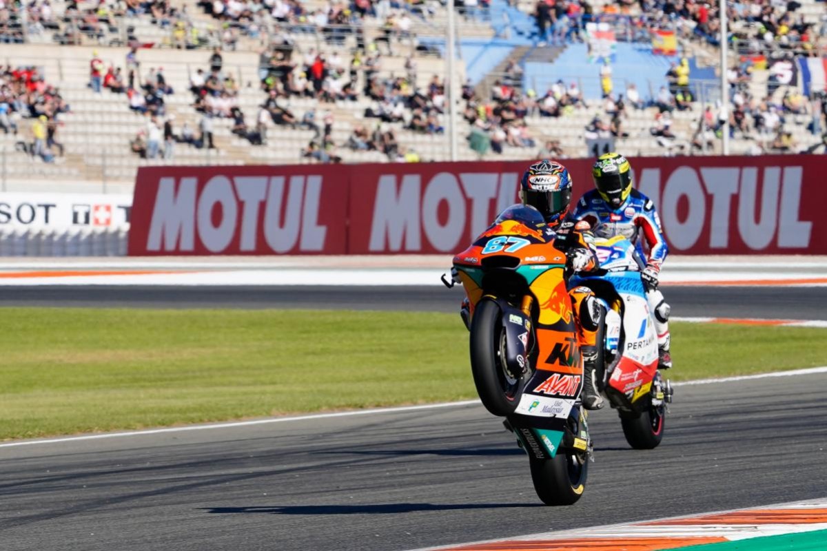Реми Гарднер стал чемпионом мира по Moto2 2021 года с преимуществом всего в 4 очка Реми Гарднер стал чемпионом мира по Moto2 2021 года с преимуществом всего в 4 очка