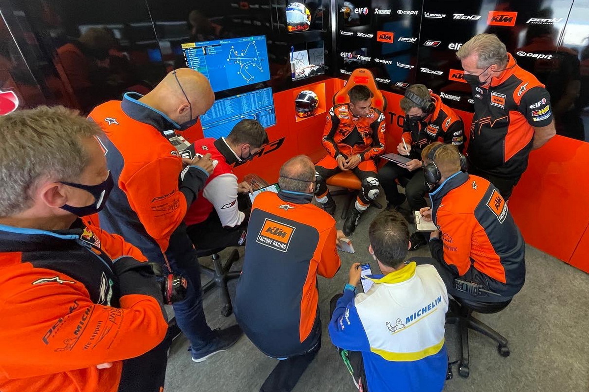 В гараже Tech 3 KTM Factory Racing новые лица - Рауль Фернандес и Реми Гарднер В гараже Tech 3 KTM Factory Racing новые лица - Рауль Фернандес и Реми Гарднер