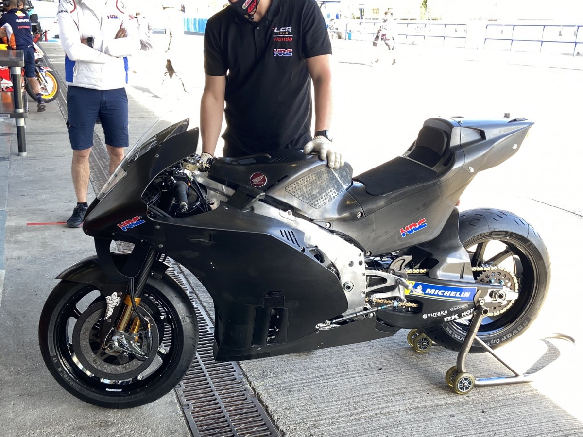 У LCR Honda большой объем работ с новым Honda RC213V У LCR Honda большой объем работ с новым Honda RC213V