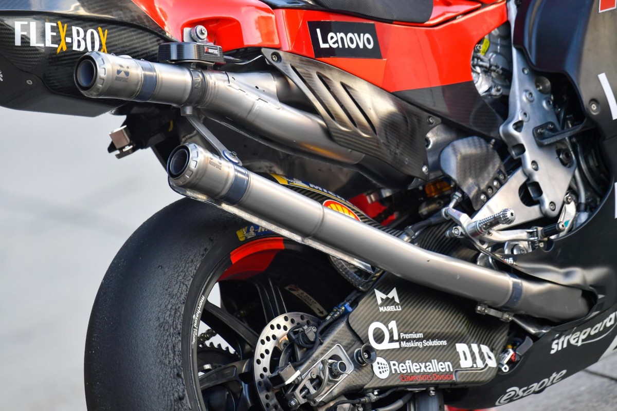 Экспериментальная система выпуска Ducati Desmosedici GP22 Экспериментальная система выпуска Ducati Desmosedici GP22