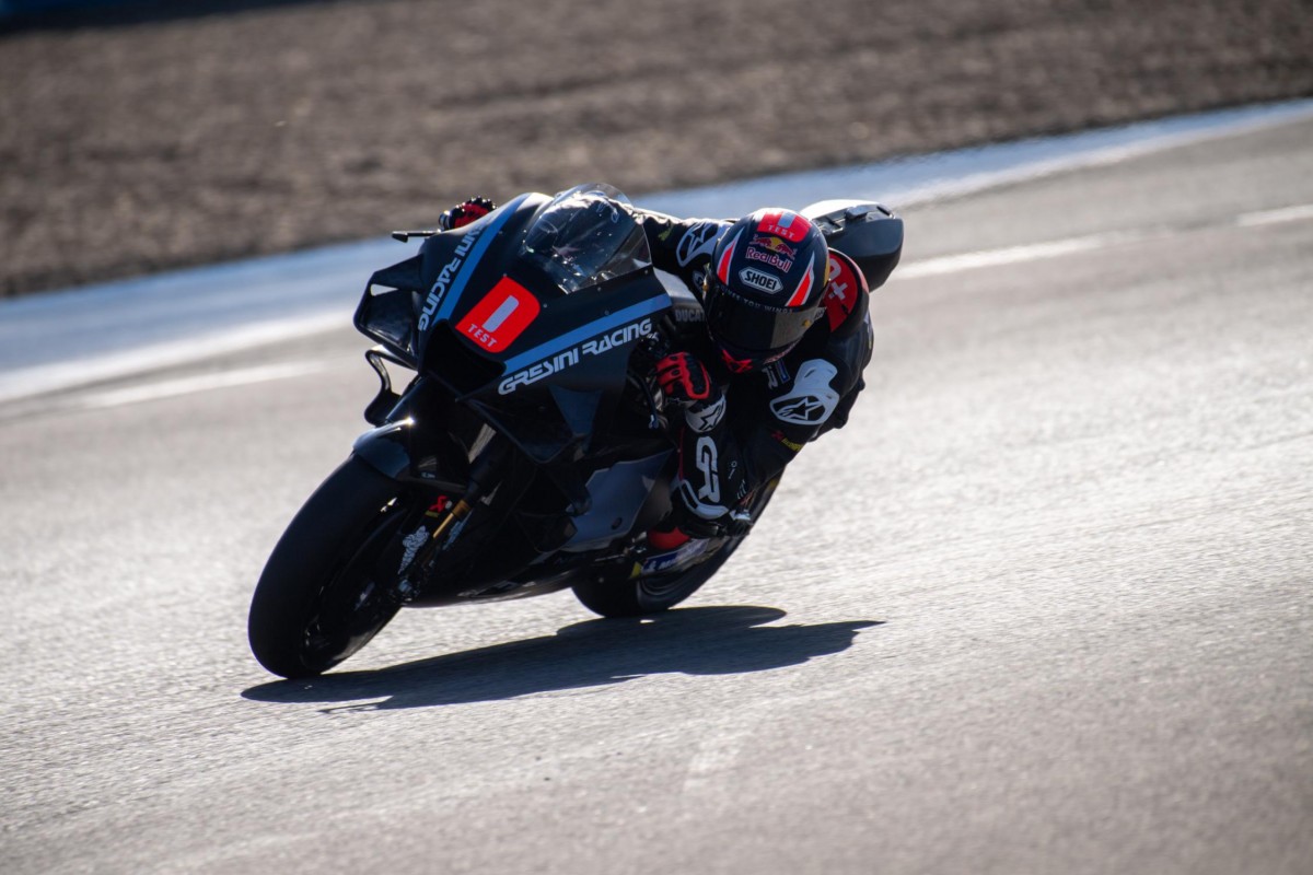 Gresini Racing Ducati и Фабио Ди Джианантонио Gresini Racing Ducati и Фабио Ди Джианантонио