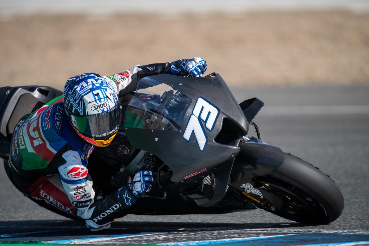 Алекс Маркес на новом Honda RC213V (переходная модель 2021-2022 года) Алекс Маркес на новом Honda RC213V (переходная модель 2021-2022 года)