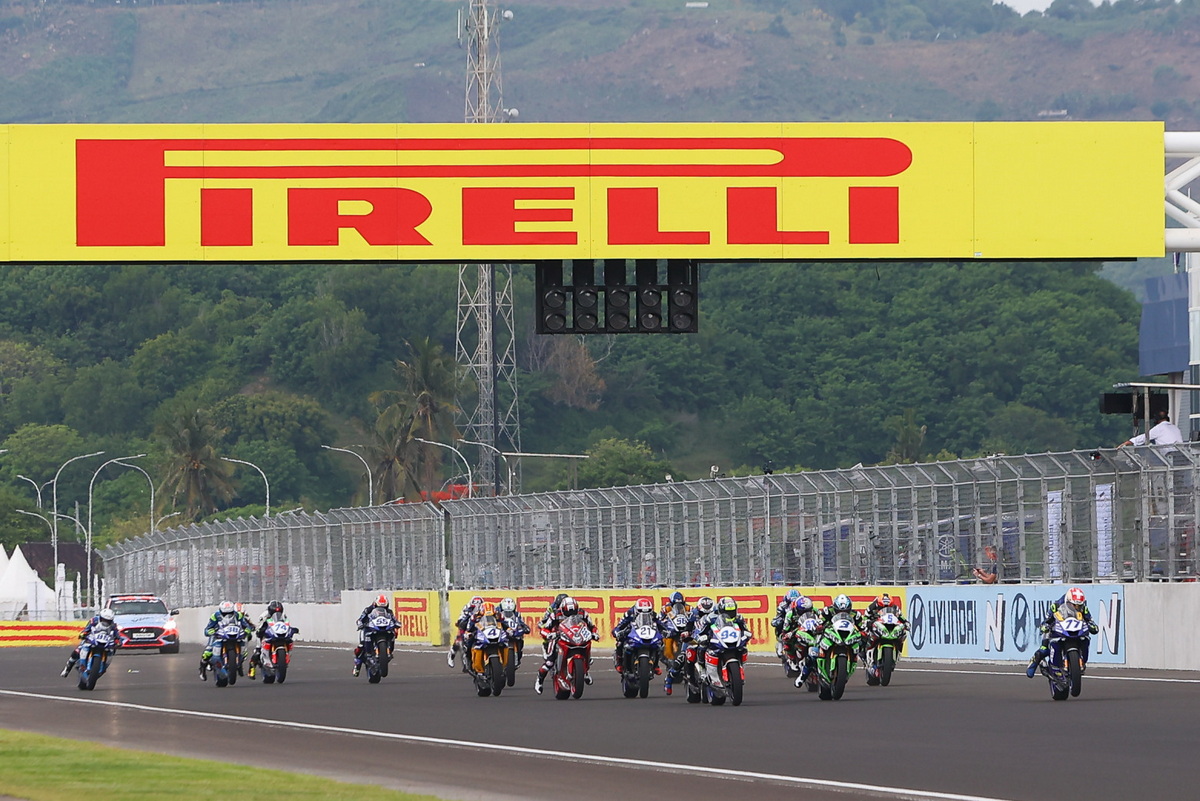Старт субботней гонки IDNWorldSBK / Supersport Старт субботней гонки IDNWorldSBK / Supersport