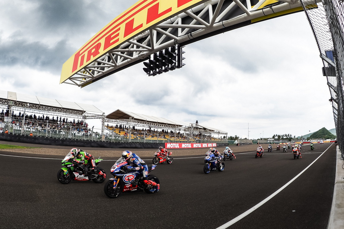 Старт 1-й гонки IDNWorldSBK в Мандалике Старт 1-й гонки IDNWorldSBK в Мандалике
