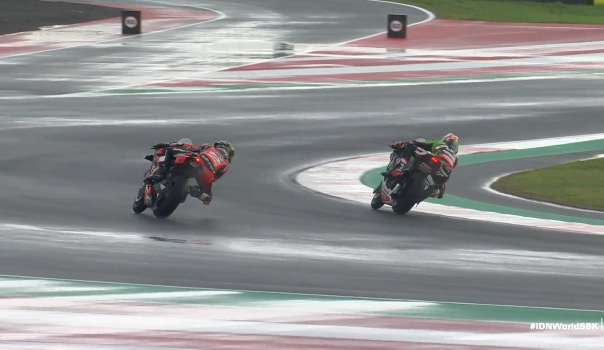 Решающий момент финала IDMWorldSBK - 16-й поворот: Рэй возвращает лидерство Решающий момент финала IDMWorldSBK - 16-й поворот: Рэй возвращает лидерство