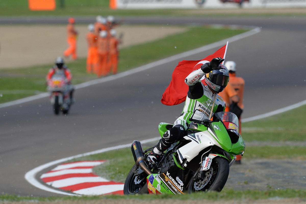 Первая победа Топрака Разагтлиоглу на международном уровне - Magny-Cours, 2014 Первая победа Топрака Разагтлиоглу на международном уровне - Magny-Cours, 2014