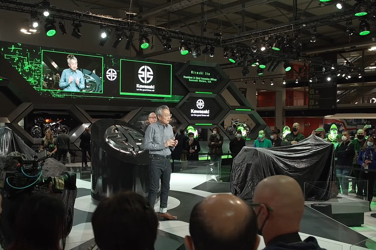 Президент Kawasaki Motors Ltd Хироси Ито на пресс-конференции в рамках EICMA-2021 Президент Kawasaki Motors Ltd Хироси Ито на пресс-конференции в рамках EICMA-2021