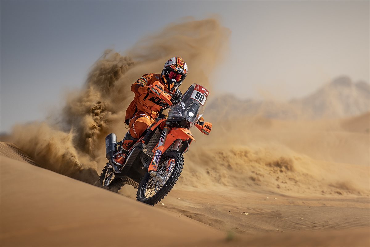 Данило Петруччи на тестах с KTM Factory Racing в Абу-Даби Данило Петруччи на тестах с KTM Factory Racing в Абу-Даби