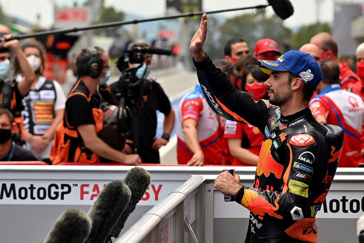 Мигель Оливера выиграл Гран-При Каталонии MotoGP 2021 года Мигель Оливера выиграл Гран-При Каталонии MotoGP 2021 года