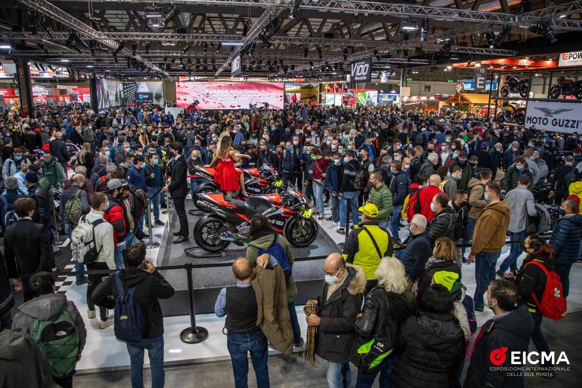 Стенд Aprilia и Piaggio Group на EICMA-2021 Стенд Aprilia и Piaggio Group на EICMA-2021
