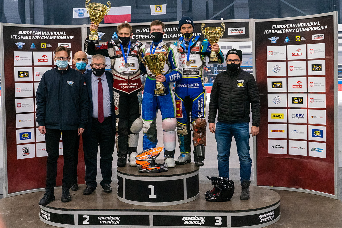 Подиум Чемпионата Европы по мотогонкам на льду 2021 года - Никита Богданов победил! Подиум Чемпионата Европы по мотогонкам на льду 2021 года - Никита Богданов победил!