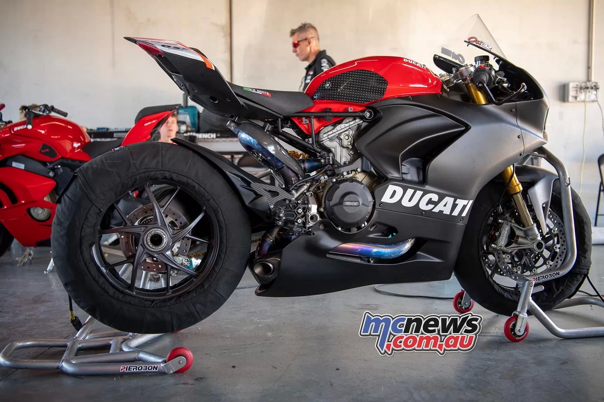 Фотографии mcnews.com.au - Оли Бейлисс и его новый Ducati V2 на тестах в The Bend Фотографии mcnews.com.au - Оли Бейлисс и его новый Ducati V2 на тестах в The Bend