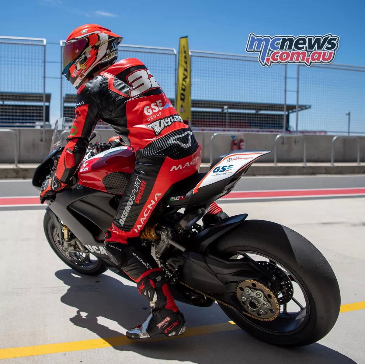 Фотографии mcnews.com.au - Оли Бейлисс и его новый Ducati V2 на тестах в The Bend Фотографии mcnews.com.au - Оли Бейлисс и его новый Ducati V2 на тестах в The Bend