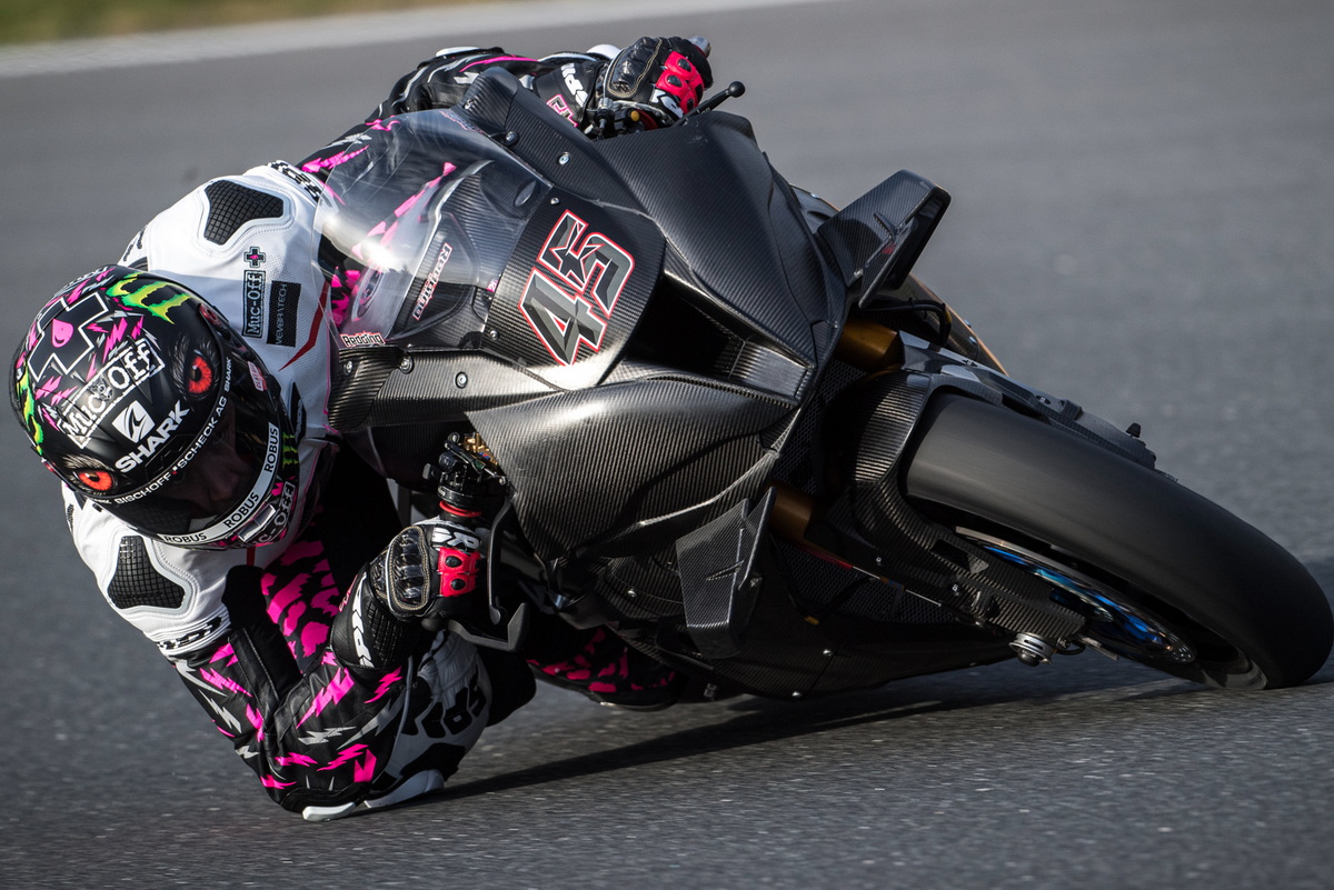 Скотт Реддинг на борту новенького BMW M 1000 RR заводской команды BMW Motorrad WorldSBK Скотт Реддинг на борту новенького BMW M 1000 RR заводской команды BMW Motorrad WorldSBK
