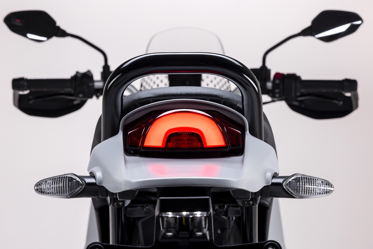 Первый раллийный мотоцикл Ducati DesertX (2022) Первый раллийный мотоцикл Ducati DesertX (2022)