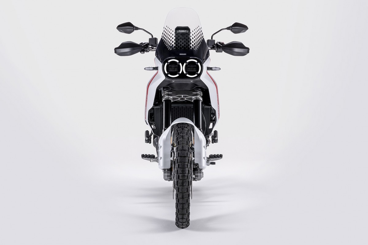 Первый раллийный мотоцикл Ducati DesertX (2022) Первый раллийный мотоцикл Ducati DesertX (2022)