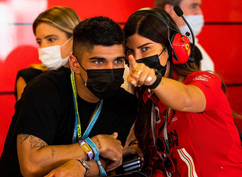 Хорхе Мартин также прилетел в Абу-Даби, и его приняли гостем в Ferrari F1 Хорхе Мартин также прилетел в Абу-Даби, и его приняли гостем в Ferrari F1
