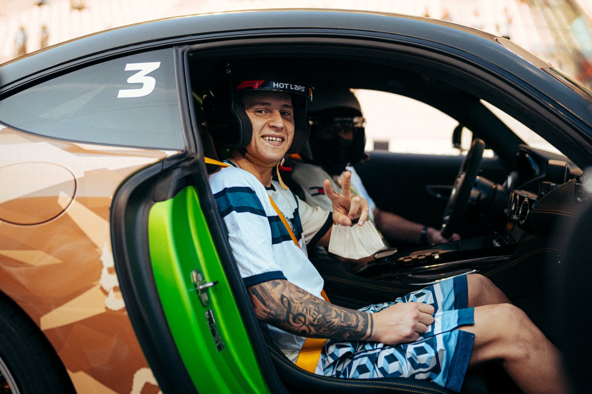 Фабио покатали по Yas Marina Circuit на Mercedes AMG Фабио покатали по Yas Marina Circuit на Mercedes AMG