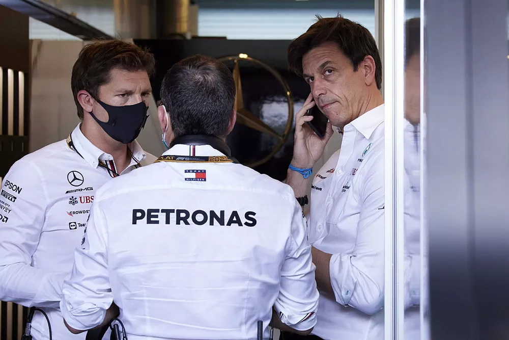 Тото Вольф, директор Mercedes F1 подал два протеста, но спорить с FIA больше не собирается Тото Вольф, директор Mercedes F1 подал два протеста, но спорить с FIA больше не собирается