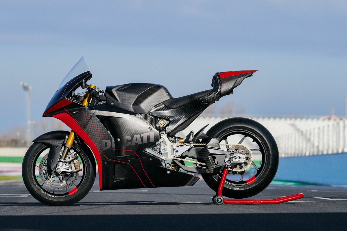 Ducati V21L, прототип для Кубка мира по MotoE на первом прогоне в Мизано Ducati V21L, прототип для Кубка мира по MotoE на первом прогоне в Мизано