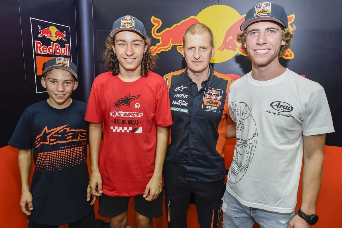 Наглядный пример - Ajo Motorsport KTM: Денис и Чан Онжу, а также Даррин Биндер оказались в Moto3 в возрасте 15-16 лет Наглядный пример - Ajo Motorsport KTM: Денис и Чан Онжу, а также Даррин Биндер оказались в Moto3 в возрасте 15-16 лет
