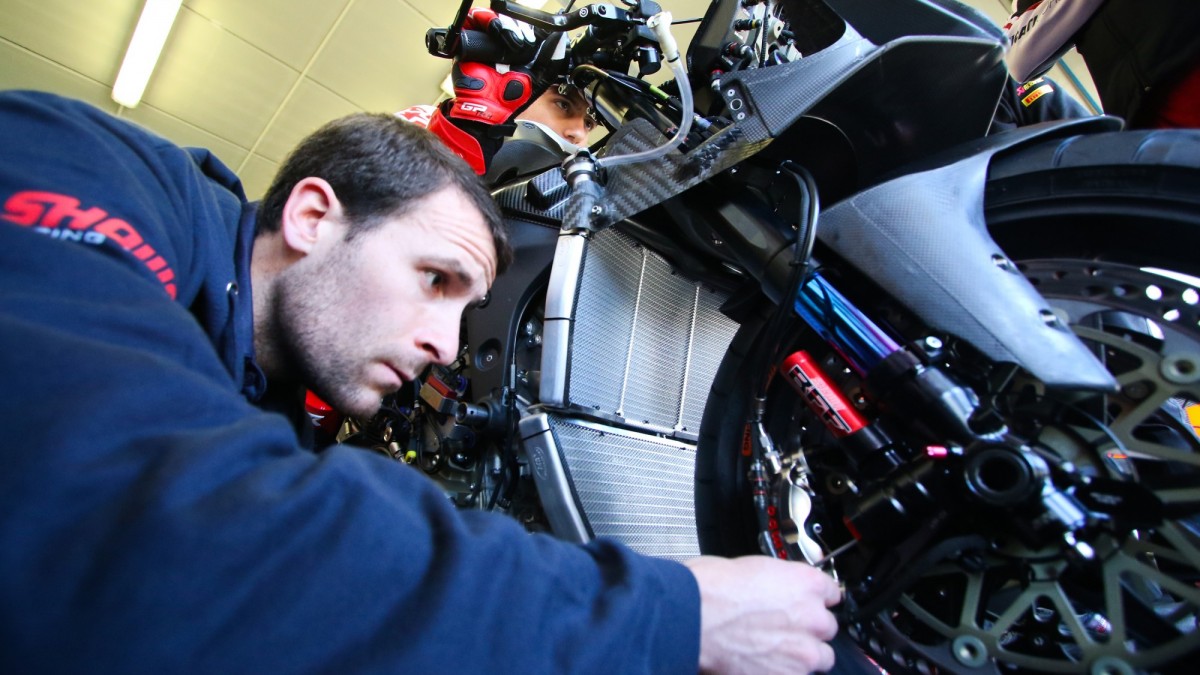 Barni Racing Ducati пересела на Showa BFF в 2019 году Barni Racing Ducati пересела на Showa BFF в 2019 году