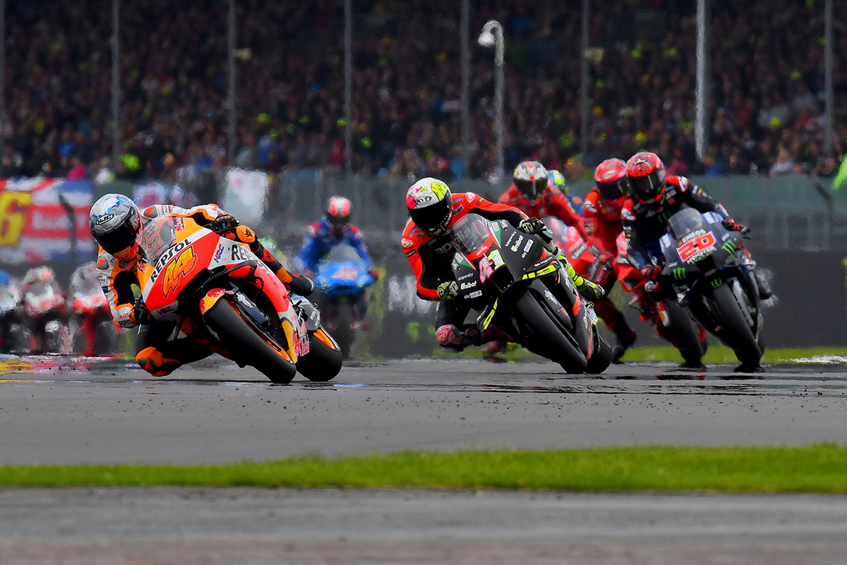 Пол и Алеш Эспаргаро возглавили Гран-При Великобритании по MotoGP Пол и Алеш Эспаргаро возглавили Гран-При Великобритании по MotoGP
